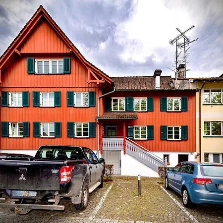 Crimson - Top 1 Apartment